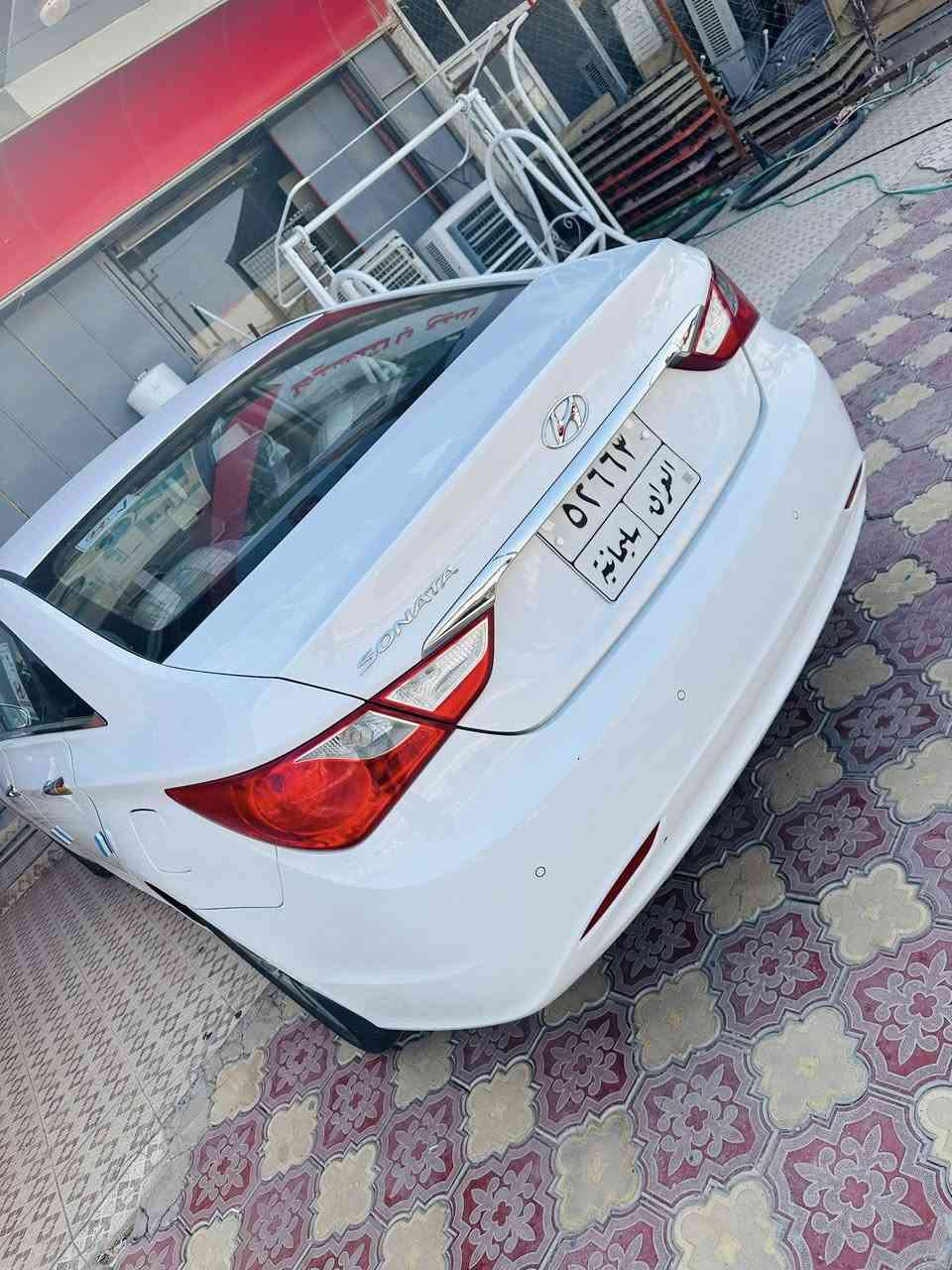 للبيع سوناتا 2013 شكل 2014
سياره حيل جديده مصروف عليها هواي معتني بيهه من صدر وتخم تاير كير محرك ممفتوح 
مكفوله من الصبغ والفتح حته الدعاميات
بيها مكانيين BDR بكد اقل شبر فقط
كرسي سايق كهرباء
قطعتين تبريد
مري شفط 
شفتات سرعه
مواصفات عاديه سياره مال شركه العامه
السعر 145 وبيها مجال مكاني تكريت
***********

