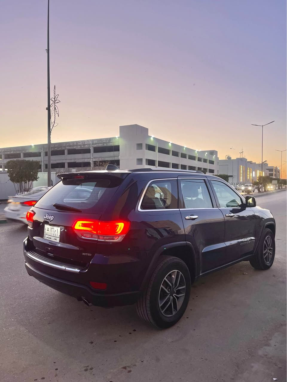 السلام عليكم
جيب لاريدو 2017 وارد أمريكي رقم بغداد 
مكينة 6 سلندر 3600 
مواصفات :-
🔹 فتحة سقف
🔹 بصمة تشغيل وابواب وتشغيل عن بعد
🔹شاشة كبيرة
🔹 فور ويل
🔹 وضعيات قيادة 
🔹 دواخل بيجي
🔹 تحكم ستيرن 
🔹اوتو ستوب + ايكو 
الضرر سرقه قطع 
السيارة بالسماوه 

*********** السماوا, المثنى
