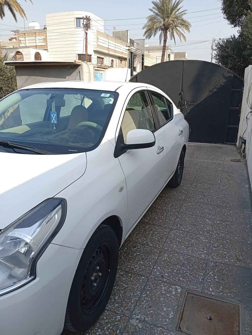 السلام عليكم من رخصة الادمن نيسان سني هندي ٢٠٢١ للبيع السيارة مابيها صبغ بس تعديل بارد بالجاملغ الامامي الايمن ماشية ١١٢٠٠٠ كم رقمها سليمانية بأسمي كير ومحرك وتبريد وكهربائيات خير من الله رايدها ١١٢٠٠$ وبيها مجال بسيط حك الجية عنواني بغداد جهة الكرخ رقمي ***********
