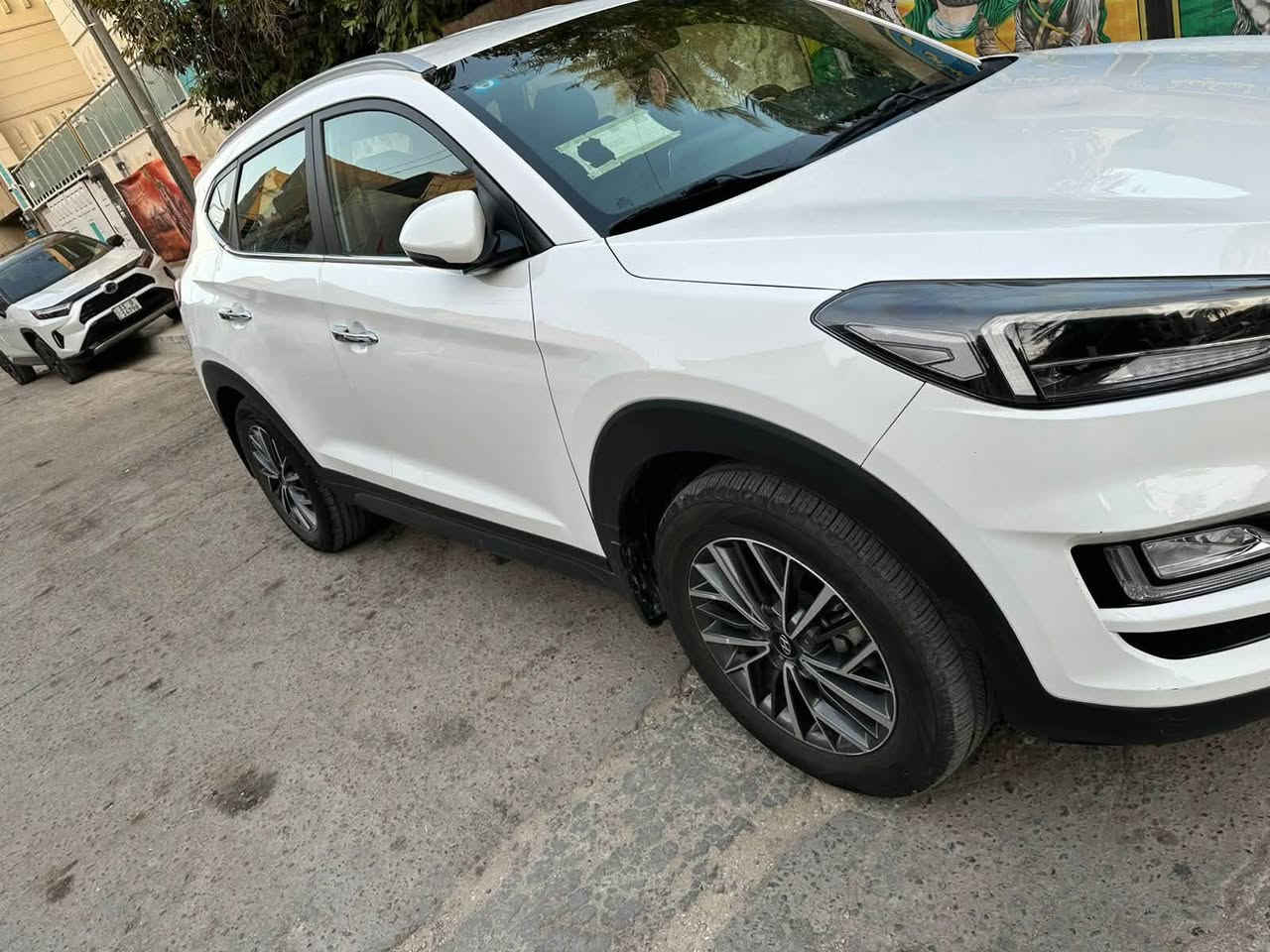 � للبيع | هيونداي توسان 2020 خليجي فل مواصفات 🔥🚘

✨ السيارة خليجي ومكفولة كفاله عامه  ✨

🔹 موديل 2020
🔹 خليجي
🔹 فل مواصفات عدا بانوراما
🔹 كفالة عامة عدا رصعتين بل قماره وشخط ب دعاميه 
🔹 محرك اقتصادي 2000 دوش 
🔹 كير أوتوماتيك
🔹 مقاعد كهربائية
🔹 شاشة كبيرة
🔹 كاميرا خلفية
🔹 حساسات أمامية وخلفية
🔹 دخول ذكي
🔹 مثبت سرعة
🔹 تحكم بالمقود
🔹 تحكم كهربائي بالمرايا
🔹 تكييف أوتوماتيك
🔹 جنوط ألمنيوم
🔹 إضاءة LED
🔹 أنظمة أمان كاملة

✅ السيارة نظيفة جداً
✅ جاهزة للفحص في أي مكان يختاره المشتري

📍 الموقع:  بغداد الكاظميه 
📞 للاستفسار: ***********
