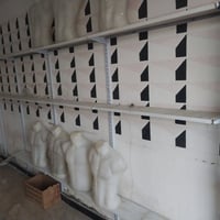 رفوف وحمالات ملابس استعمال قليل للبيع السعر خاص او الاتصال على الرقم 0...