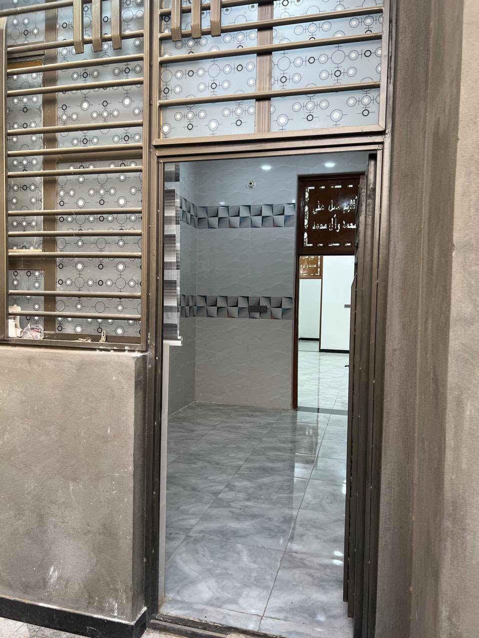 🏡 بيت حديث للبيع – حي الأمير
✨ فرصة مميزة للسكن والاستثمار
📍 الموقع: حي الأمير
📐 المساحة: 125 متر مربع
🔹 بناء حديث وتشطيب راقٍ
🔹 مطبخ ملبس سيراميك بالكامل
🔹 أرضيات وسيراميك فاخر
🔹 إنارة حديثة وديكورات جميلة
🔹 خدمات الماء والكهرباء متوفرة
🔹 جاهز للسكن مباشرة
💰 السعر: (يُذكر عند التواصل)
📞 للاستفسار والمعاينة التواصل على الخاص أو الرقم: ( *********** )
