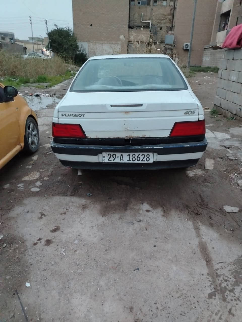 اسلام عليكم
بيجو405موديل2009
مكينه بيهابداية تنقيص... 
كير درايم كفاله سنويه لل30
رقم انكليزي... 
حداديه دواخل جدد... كهربائيات كلها شغاله.. سعرها 25
مكاني كوت
***********
