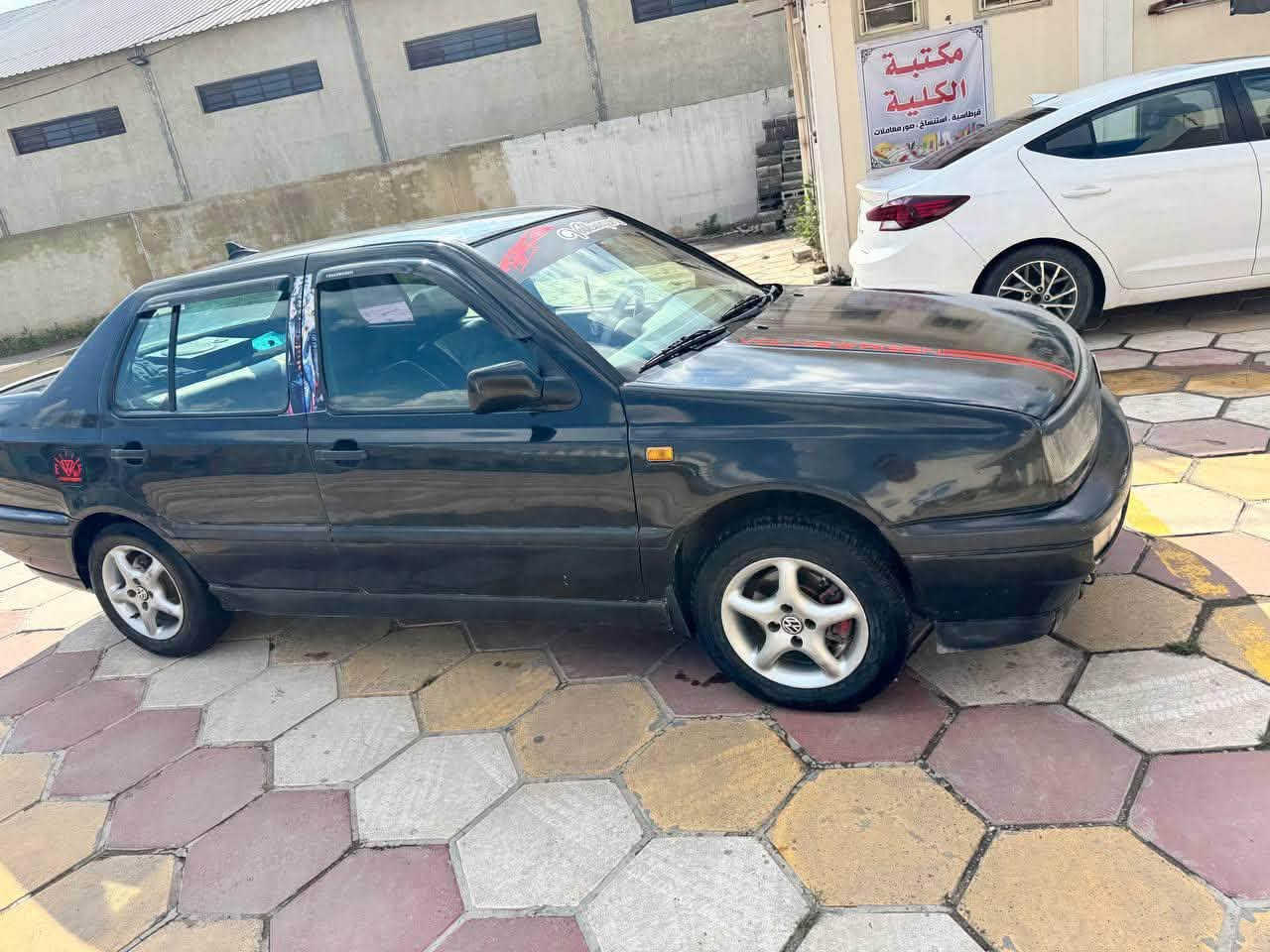 السلام عليكم من. رخصة حجي ليث كولف ڤنتو موديل 1994
باسمي تحويل ثاني يوم 
صدر خلفي امامي جديد 
منضومة هواء جديدة 
تخم تاير نضيف 
 كمبرسير جديد بخاخ جديد بطل جديد ((مابيها غاز))
ايرفلو جديد تي بي اس جديد جوزة رباعية جديد 
السيارة كلش حلوة بيها ملاحضات بنيد مبدل لو نيلي يرادلة صبغ او تغليف فابلون 
غرفته جديدة بمعنى الكلمة الكهربائيات شغاله محرك نظيف كلش الكير خير ونعمة مبدل قبل فترة كير اوتوماتيك للاستفسار الاتصال ع الرقم *********** العنوان بغداد ابو غريب
