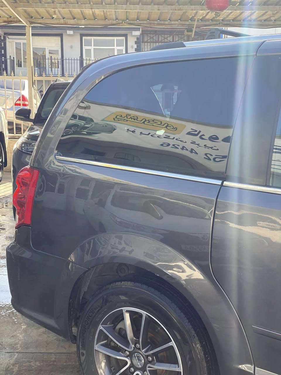 دوج كرفان موديل 2017
✅مواصفات SXT
✅بيبان كهرباء 
✅جنطة كهرباء 
✅داخل اسود +اصفر 
✅كشنات جلد 
✅تشغيل عن بعد 
✅شاشة 
✅كاميرة 
✅نضام ECO
نص  جاملخ خلفي صبخ بدون دواخل بدون ايرباك حتة التكمة ما واصل و شبر من الجنطة بارد فقط 
السيارة  مثل الصورة  بدون نقص و جاهز و نضيف 
سنوية جديد لوحة جديد هزة جديدة 
حدادية تخم تاير جديدة 
گير محرك شرط ما مفتوح 
للاستفسار السعر 
مكان السيارة سليمانية 
***********
