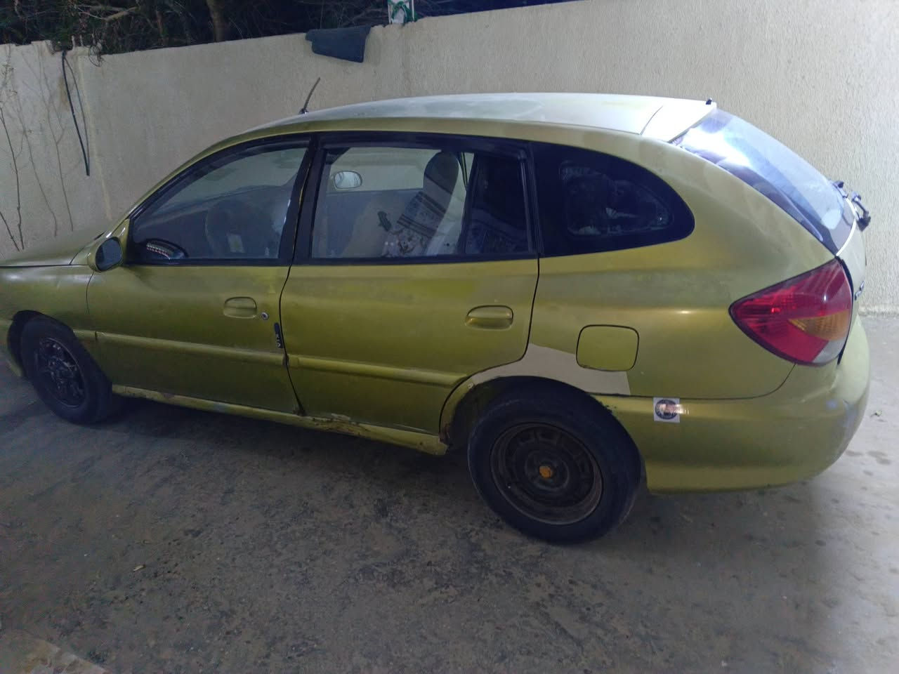 سلام عليكم كيه ريو موديل ٢٠٠٠ رقم بغداد السياره جاهزه وحلوه بيع او مراوس السعر ٣٠ وبيه مجال المكان بابل موبايل ***********
