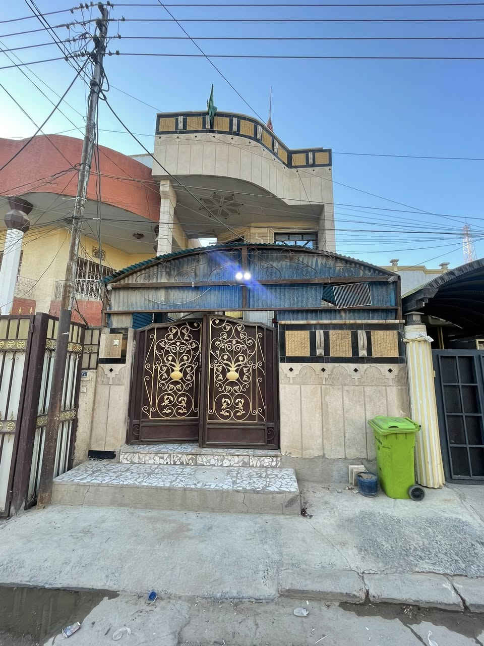 سلام عليكم مشتمل 100 متر مربع خلف المركز الشرطة 👮 البيت يحتوي على 3غرف نوم  ومدخلين   البيت جديد العنوان بغداد ابو دشير
لاستفسار  عنوان المكتب ابو دشير شارع العام 
مكتب علي السلطاني 
                حسن السلطاني ***********
