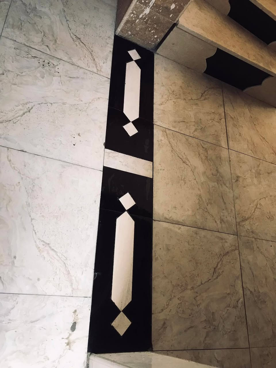 السلام عليكم
خلفه سيراميك وبورسلين متفرغ حاليا 
جدار _ ارضي _ درج 
عمل متقاً ١٠٠٪ ع ليزر 
***********___***********

