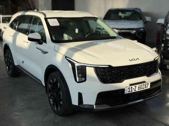 KIA 2025 sorento 🇰🇷 
كيا 2025 🇰🇷سورنتو  
ضمان الشركة الدولية ✅
كفالة عامة 
ويل كب 20 
2 مقاعد كهرباء 
جنطة كهرباء 
بردات خلفية 
جنطة كهرباء 
عداد المسافة 1000 k/m 

📍بغداد شركة ابو ظبي چكوك قرب بوابة الكاظمية 

0771 811 1145

0781 844 4044 📞
