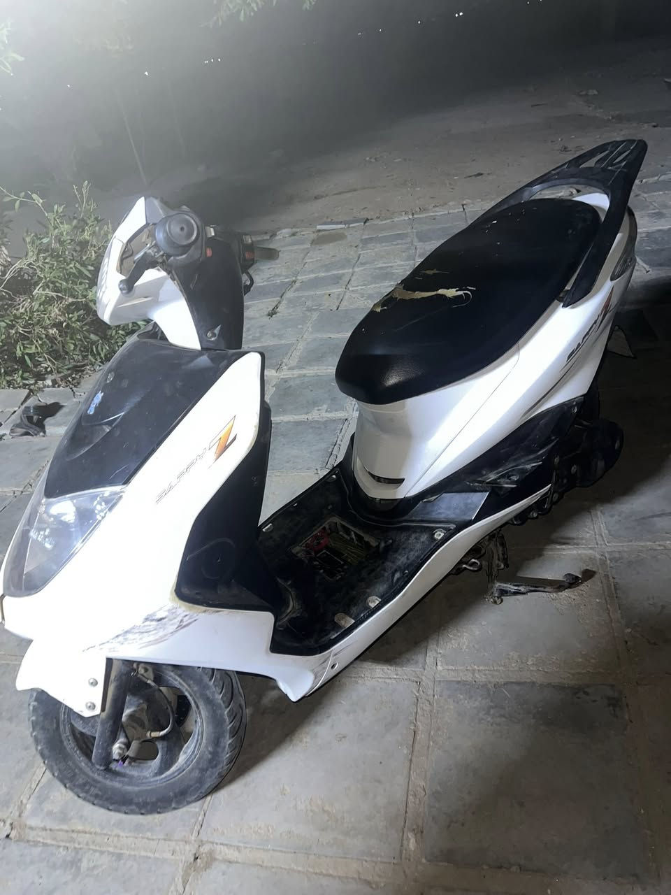 دراجة للبيع محرك جديد شغالة من كل النواحي السعر ٣٠٠ الف مكاني نجف المشخاب هاتف ‭٠٧٨٢ ٩٣٤ ٨٠٥٩‬
