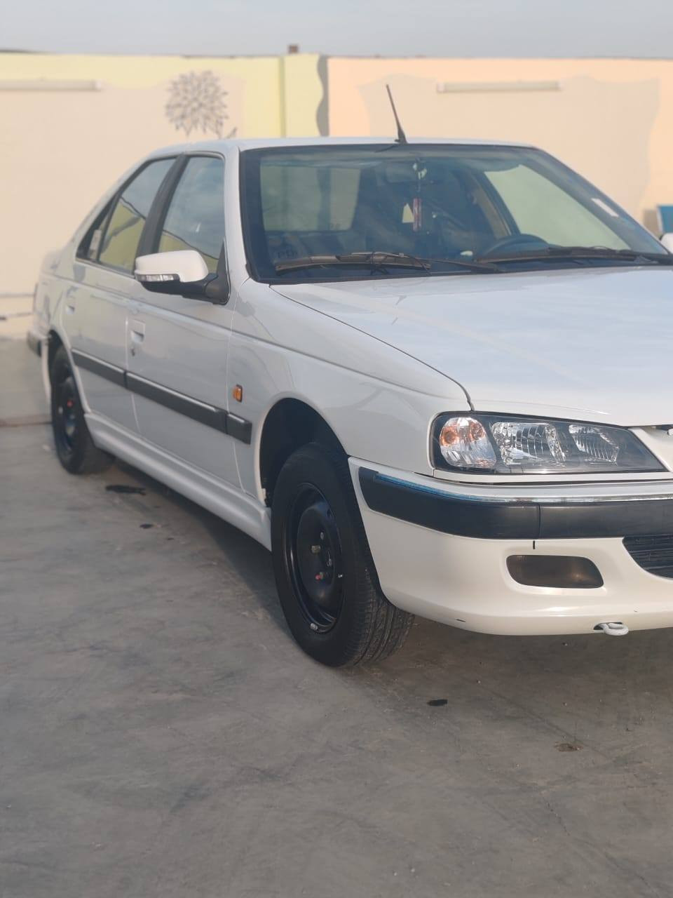 بیجو پارس (٢٠٢٠)
السيارة نظيفة جداً إستخدام شخصي 
ماشيه ٨٩ 
السيارة مجلس هاي السنة تصير حرة
السعر ٧٥
للإستفسار أكثر اتصل على ***********
