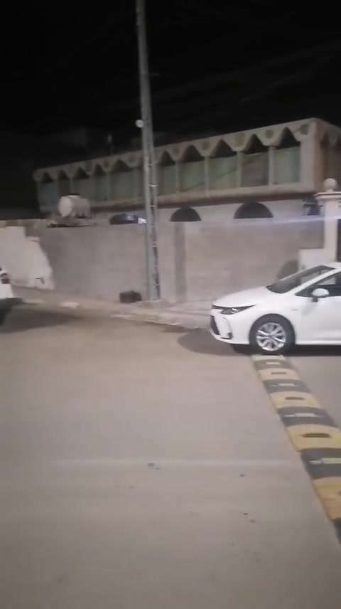 بيت قديم ركن يعتبر قطعة للبيع 

العنوان الرمادي حي الضباط 

طابو صرف 

مساحه 450متر 

شارع 30متر تبليط وخدمات كامله 

باقي التفاصيل بل الفيديو 

الاتصال ‏‪***********‬‏

عنوان المكتب الرمادي خلف العاب السندباد
