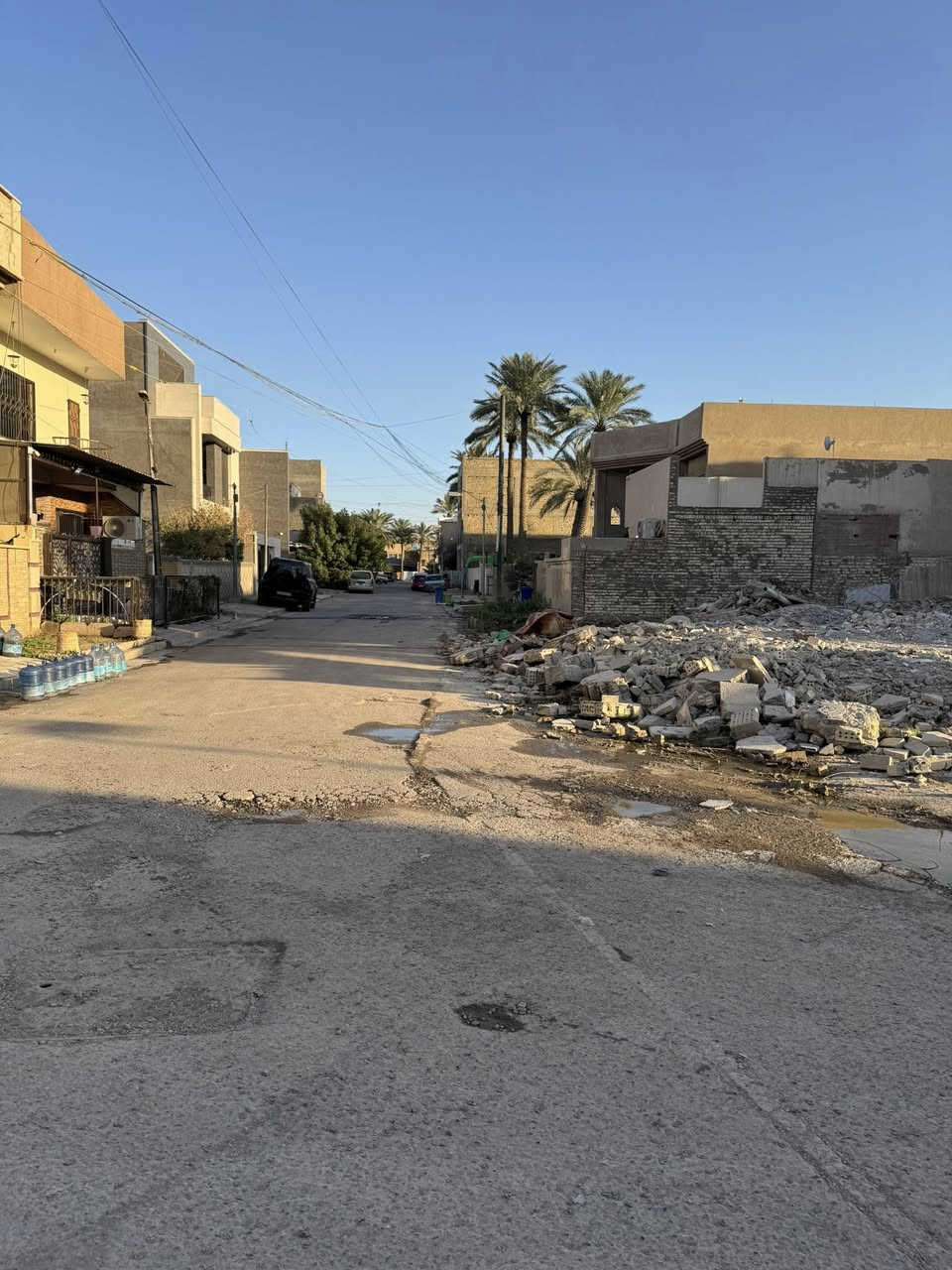 السلام عليكم 
➖ قطعه ارض ركن للبيع حسب التقطيع في شارع فلسطين ا :-  
▪️المساحة : 100 م الواجهه : 12,5 م    النزال : 8 م     
▪️ المساحة : 50 م الواجهه :6,25 م  النزال :8 م 
▪️ المساحة : 60 م الواجهه : 7,5 م   النزال :8 متر 
▪️المساحة :40 م  الواجهه : 5 م   النزال 8 
▪️محله : 504  موقع جدا ممتاز
                           للاستفسار :
                           ***********
                          *********** 
عنوان المكتب //  تقاطع النخله قرب مطعم قدوري مكتب الرحمن ّ
