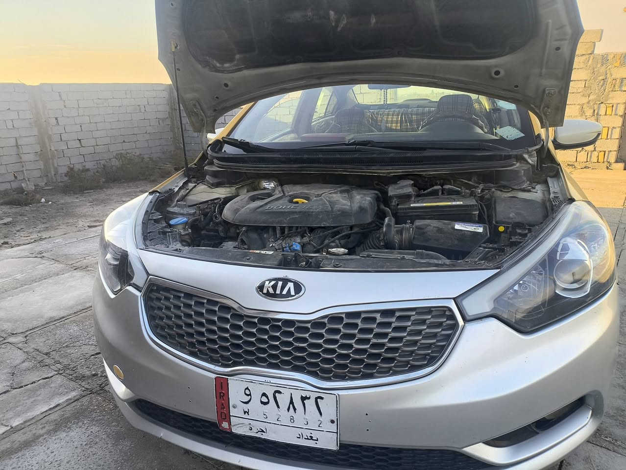 فورتي ٢٠١٥ بغداد بسمي بنيد مبدل فقط وجاملغ معدل ١٠٥ قفل بيع او مراوس عاليه او جارجر حسب القناعه
جاهزه مكينه وكير وحداديه وتايرات وباتري ادامه كامله عليه. 
مكاني الحله /الكفل ***********
 بيه منظومه غاز نوع ميم كاز شغاله ومسويله ادامه
خطه حله نجف 
تبريد شغال وخير من الله (بدلت كمبريسر وفريز وراديتر ) كله جديد وكاله من عشتار  
مواصفات السياره العاديه او نص فول 
ماشيه ٢٣٧ الف وقابل للزياده
مكينه مبدل بيه كازكيت فقط لأن حمت عندي وبدلته وشغل درجه اولى وعليه ضمان ... وصار سنتين من بدلته 
فيت بم وبلكات وتايرات وباتري جدد  والنوزلات كله عليه ادامه وممتاز ..
الحداديه فقط بالمشط الستيرن طكطه خفيفه كلش  بالطسات فقط فقط فقط والباقي مشتغله جديد وناعمه ...
نواقصه... كشافات الاماميه والدعاميه مو تمام ... ودحجه بالجاملغ الخلفي ما معدله .
