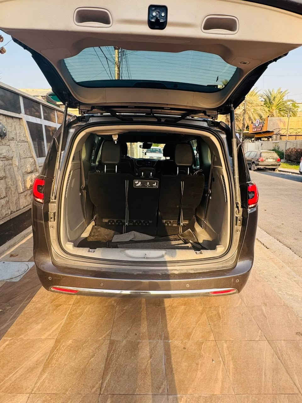 السلام عليكم.  باسيفيكا للبيع موديل ٢٠٢١    ماشية ٨٢٠٠٠ميل مواصفات كاملة بدون فتحة  ضرر جاملغ مصبوغ و دعاميه بلادي بدون صبغ   بدون ايرباك 

كشنات جلد مع خزن
كشنات تدفئه مع ستيرن
كامرا حساس خلفي بلاد 
تشغيل عن بعد
رادار خلفي امامي
بصمة تشغيل عن بعد
كار بلي
اوتو ستوب
اوتو ستارت
اوتو لايت 
كامرا تحديد مسار 
لايت بك لايت لد 
شاشة كبيرة
شاشة اعطال كبيرة
ابواب صندق كهرباء
 السعر٢٢٢  بيها مجال. تفاصيل اكثر. 

*********** 
ملاحظه السياره داخله كلين من سويت سونار طلعت مضروبه جاملغ ومصبوغ 
    
سيارة نظيفة جدا كلشي على وضع الشركة #كرايسلر_باسفيكاعنوان بغداد قرب تقاطع درويش
