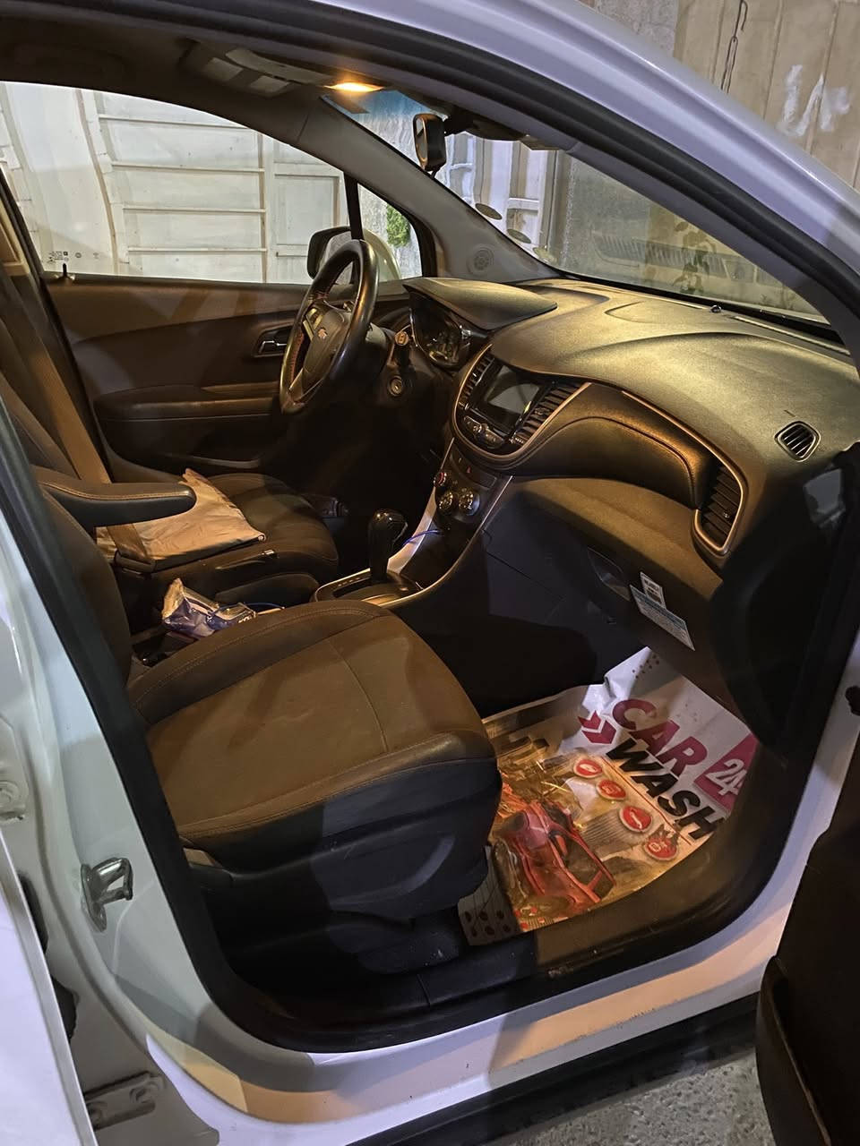 سلام عليكم من رخصه الادمن سياره للبيع شوفر ليت تراكس موديل 2019 وارد امريكي سياره حلوه ومرتبه  سعر 110 وبي مجال التواصل ***********
