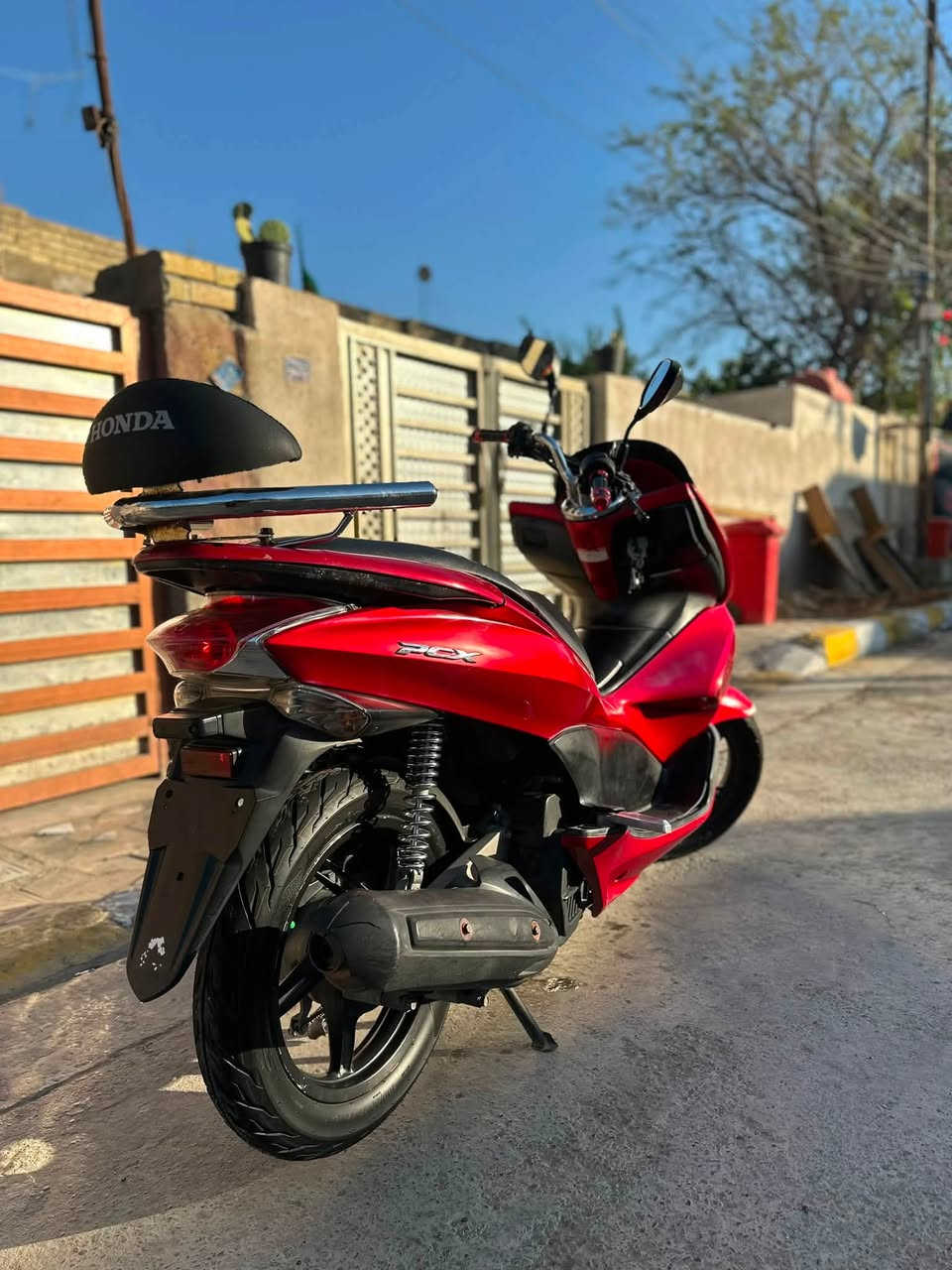 السلام عليكم دراجة (PSX)...(جيل الاول)
🛵للبيع  
دراجة شلعه معدل كهربائيات كلهه شغاله 
دراجة جديده  بلادية
أي نقص مابيهة
جيب فيتر وتعال افحص
السعر 1350
العنوان بغداد الكماليه للتواصل ***********
