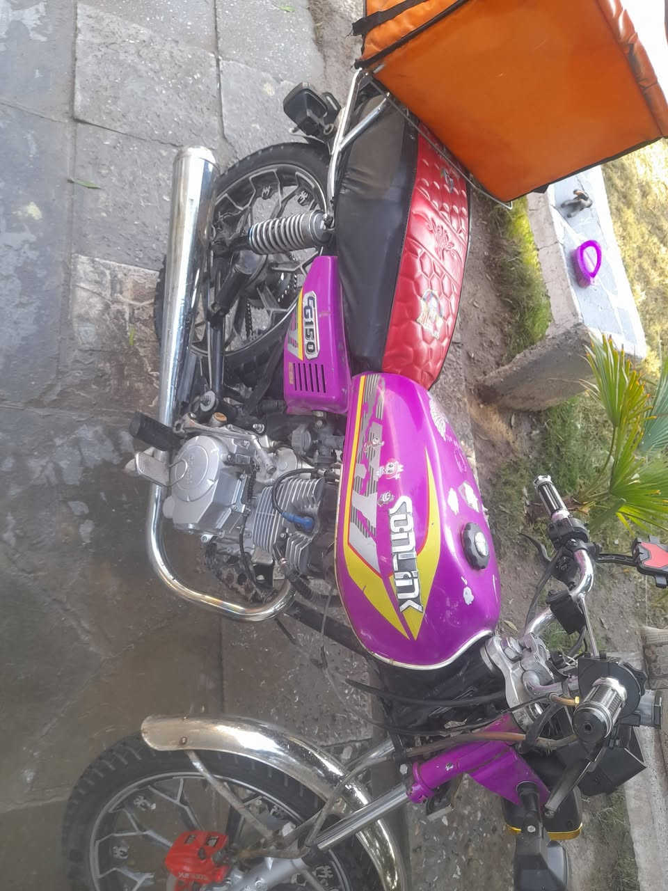 سلام عليكم دراجة سونك ٥ كير موديل ٢٣ دراجه نضيفه تخبل احلى من الصور مكفوله من التبخير ومن النضوح دراجه كامله مال شغل كهربائيات شغاله اشاير كلوبات نشرات كامله هيه وصندوك دراجه تخبل ونضيفه والياخذها يترحملي عليها سعرها ٤٥٠ وبيها مجال بسيط مكاني بغداد رئاسة العبيدي شارع ٢٠ هاذ رقمي *********** 🤍
