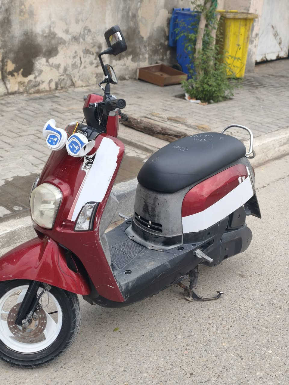 السلام عليكم للبيع ماكس بوليسي الدراجه كفاله مفتوحه ولا مجفته الدراجه ختم واحد ويه المكينه والشاصي كفرات بلاديه ملاح بلادي هورن طاط سويج نجمه الدراجه كامله مانقصه شي السعرمليون وبيه مجال حك الجيه المكان بصره المعقل الرقم***********
