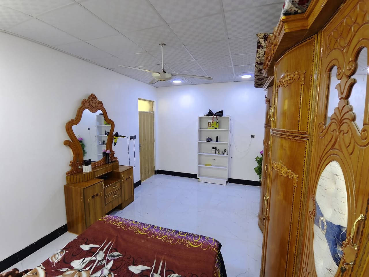 غرفة نوم للبيع جديدة صار 15 يوم من شديتها 
السعر 1100 وبيها مجال 
***********
