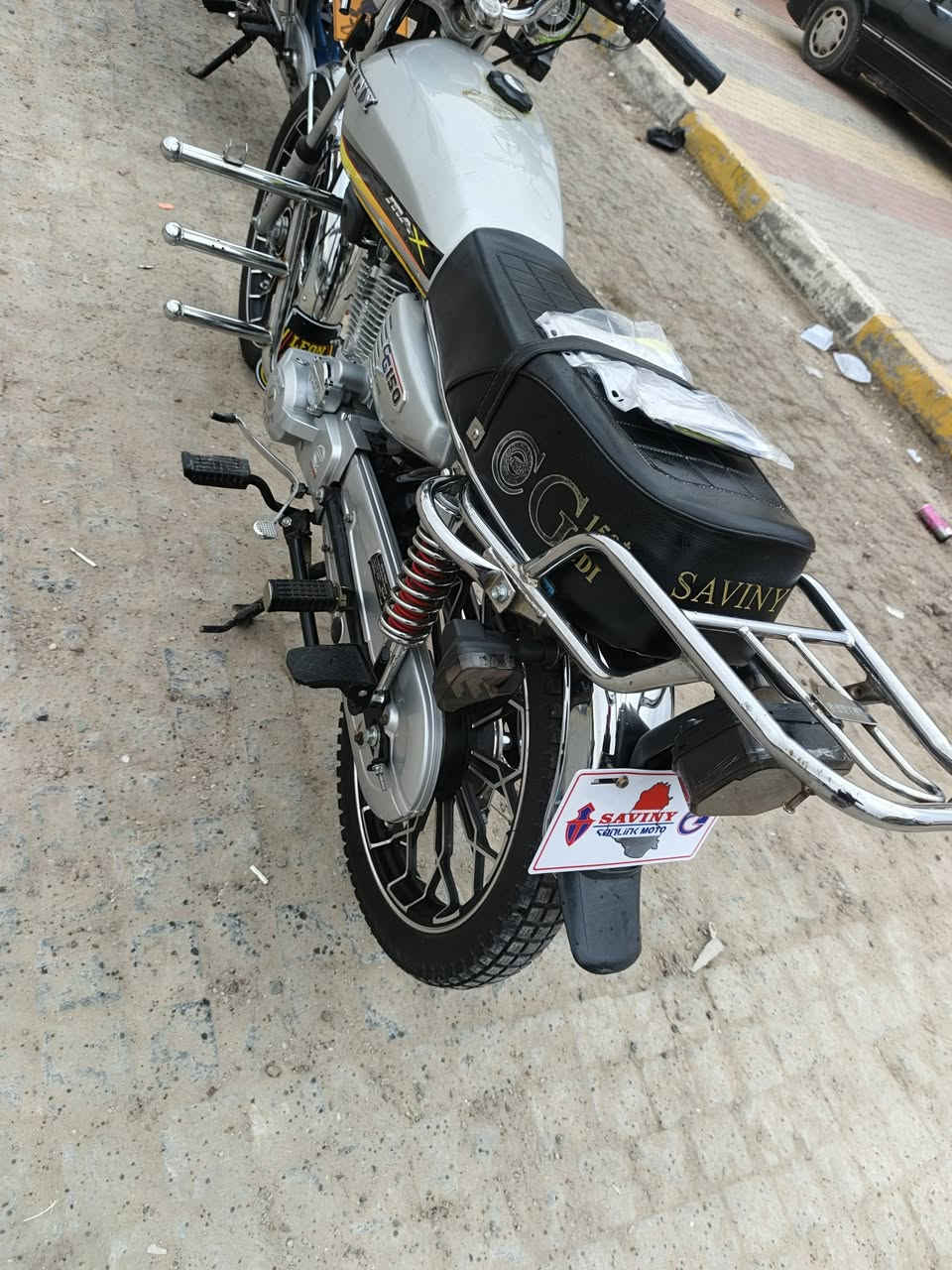 سيفان موديل ٢٤ جاهز من كلشي السعر ٨٠٠   ... ***********
