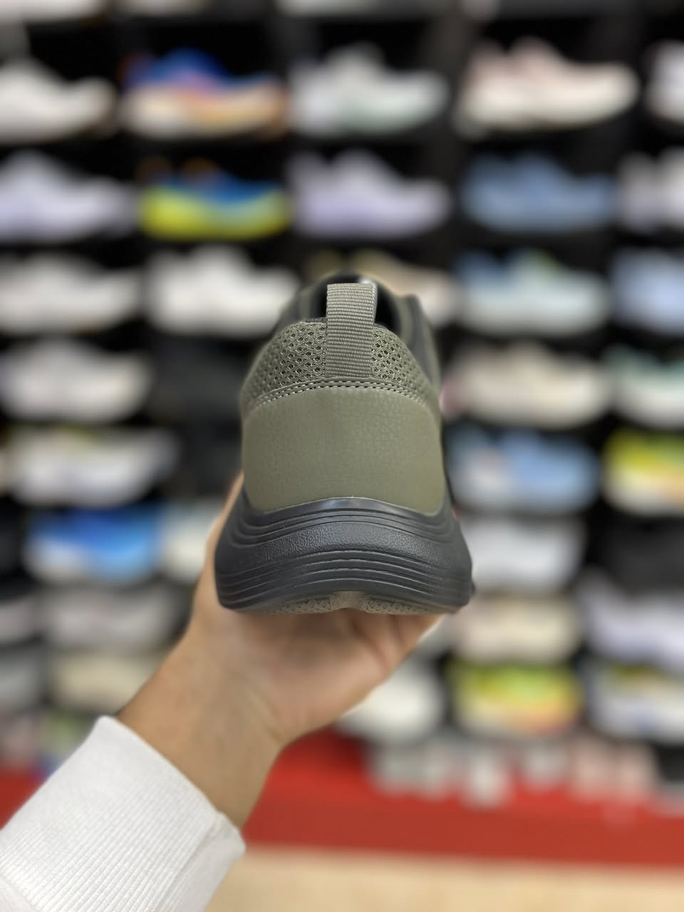 Skechers Flex Advantage 5.0 - Concourse

الراحة اليومية: يتميز بجزء علوي من القماش الشبكي (mesh) لتوفير التهوية.
نظام التوسيد: يحتوي على نعل داخلي مبطن بتقنية Air-Cooled Memory Foam لراحة تدوم طوال اليوم.
الاستخدام: مثالي للمشي، الجري الخفيف، والاستخدام اليومي المتكرر.

اصلي وكاله غير مستخدم
متوفر قياس 45
السعر 60

العنوان النجف ملحق الروان 
توصيل 🚚 محافظات 6 داخل النجف3 
*********** واتساب
