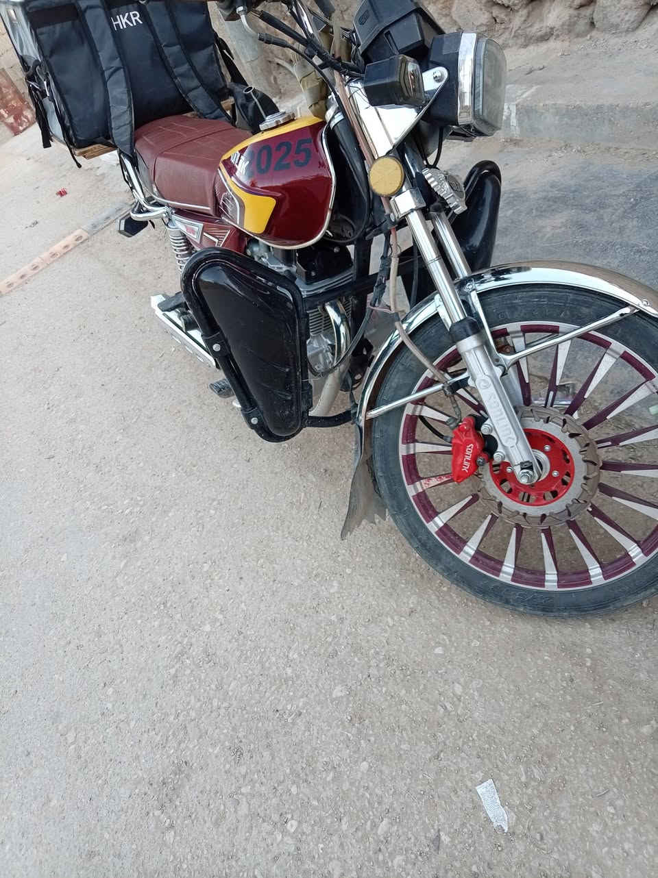 سلام عليكم موطور سونك للبيع موديل 24 شكل 25 وصل ليوم 720 وعنده زود يتفضل خاص
***********
