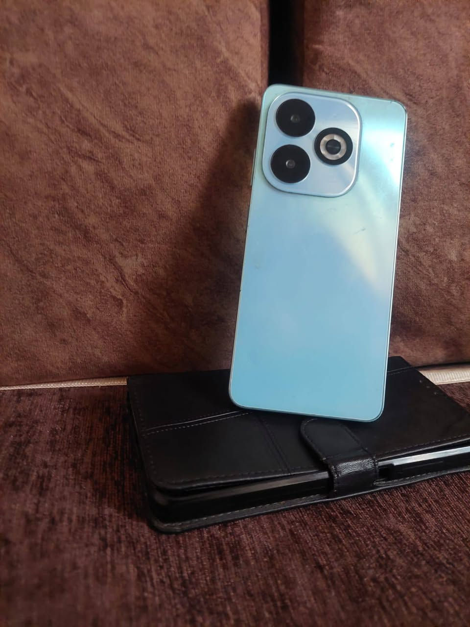 للبيع موبايل Infinix Smart 8 Pro
📱 الحالة: نظيف وجاهز للاستخدام
المواصفات:
كاميرا أمامية: 13 ميگابكسل
كاميرا خلفية: 50 ميگابكسل
البطارية: 5000 mAh
الذاكرة الداخلية: 256 جيجابايت
الرام: 4 جيجابايت + 4 جيجابايت افتراضية
يدعم شريحتي اتصال
💰 السعر: 100,000 دينار عراقي
📍 المكان: بغداد – حي البساتين
📞 رقم الاتصال: ***********
