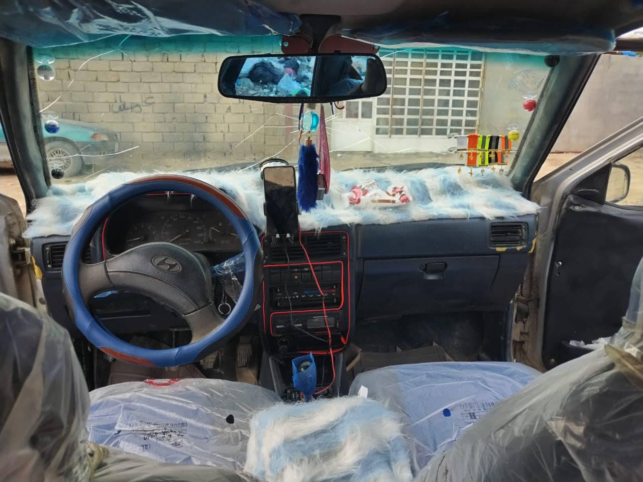 سلام عليكم سياره هونده اكسنت موديل 92 رقم نكليزي تحويل ثاني يوم محرك وكير بل باكيت كهربائيات كلها شغاله سياره حلوه بمعنه كلمه رقم هاتف *********** رايدها ب 25 بيها مجال حك جيه عنوان لانبار كرمه
