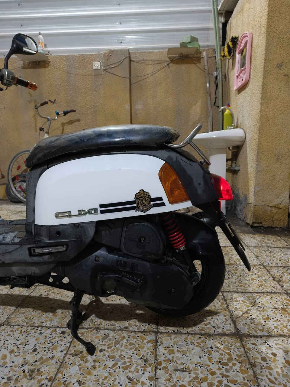 السلام عليكم دراجة بوليس للبيع
الدراجة مكفولة كفالة عامة

تخم تایر جديد جواهة

كفرات تجاري

محرك جديد وما مفتوح جيب فيترك وتعال افحص

كهربائيات كلهة شغالة وموضح بلفيديو

الدراجة أي نقص ما بيهة بس قمجي سرعة

السعر : 750 وبيهة مجال بسيط

الموقع : البلديات

الرقم : ***********
