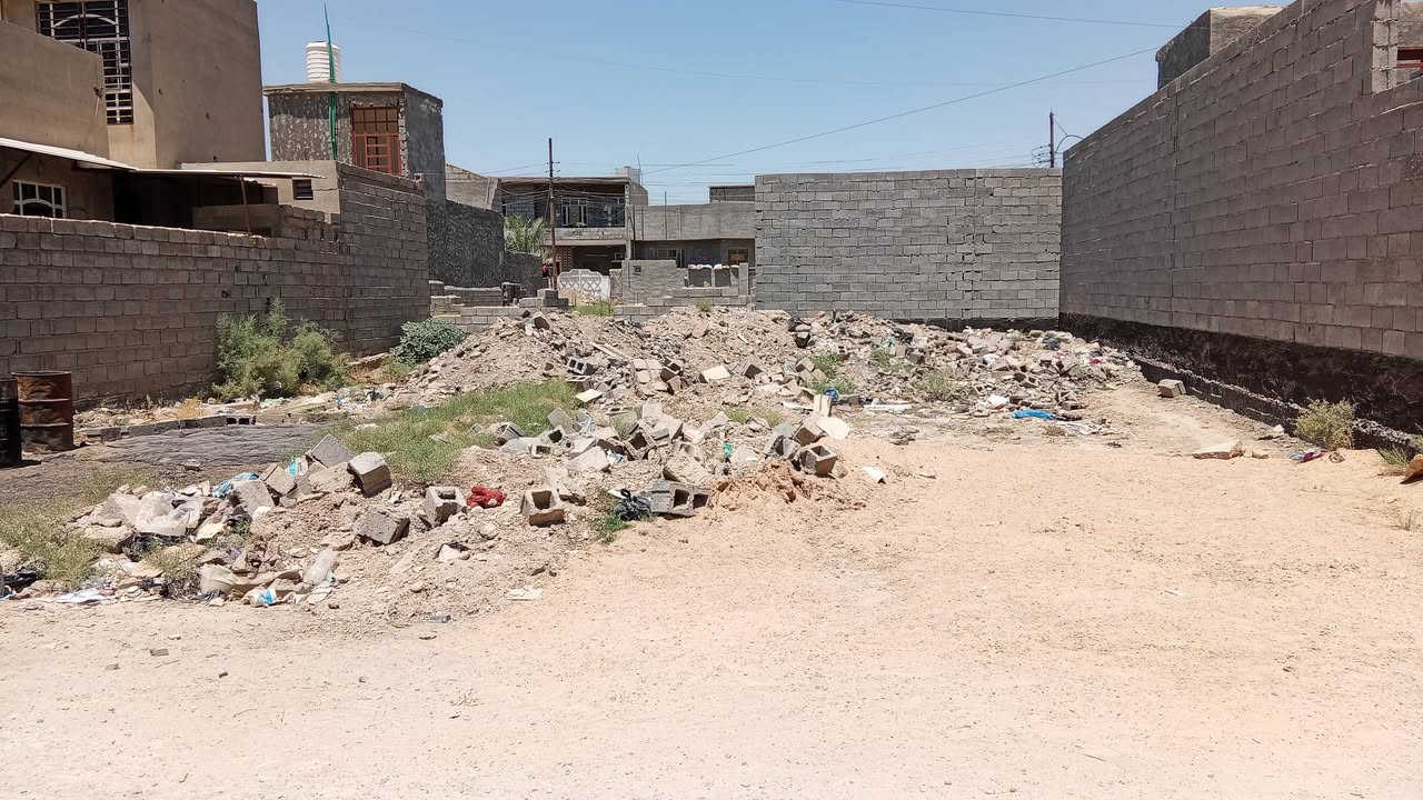 قطعة معروضة للبيع بجبيل قريبه على الجسر الثالث  300م السعر37مليون الاتصال على الرقم ***********
