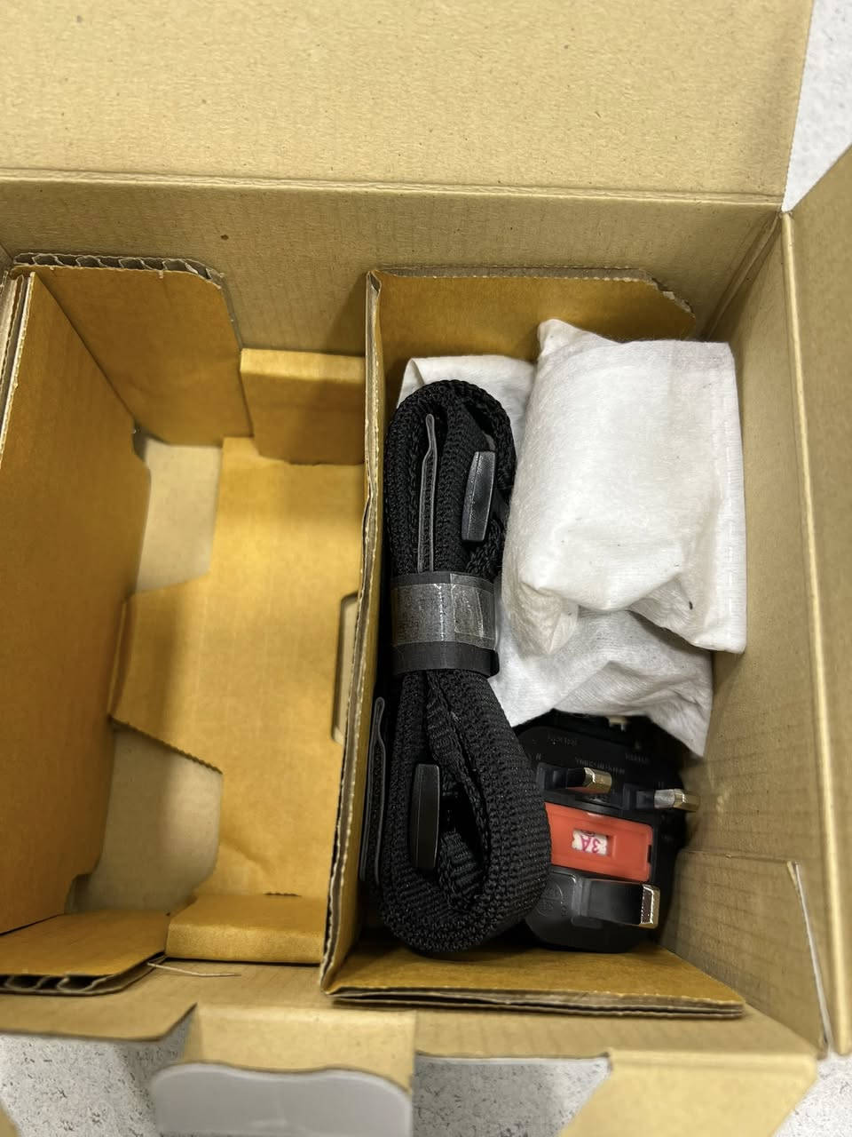 السلام عليكم كاميرا SONY ZVE10 ستخدام جدا قليل اخت الجديده للبيع مع كامل ملحقاته كامله و مع رام


**إذا كنت صاحب هذا الإعلان وتريد حذفه لأي سبب، رجاءا أرسل رسالة إلى الدعم الفني**