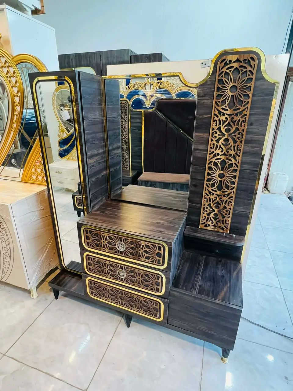 توفرت غرفة  لون مميز نضام حديث  9 قطع
ابواب 🚪  
نضافة 95٪💯
السعر 950
شد ونقل داخل بغداد مجاني محافظات بكروة


**إذا كنت صاحب هذا الإعلان وتريد حذفه لأي سبب، رجاءا أرسل رسالة إلى الدعم الفني**