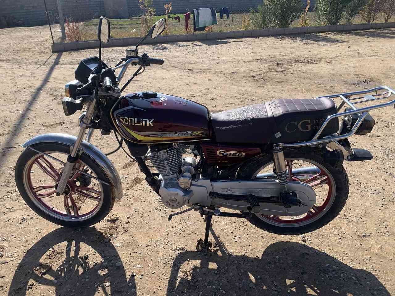 السلام عليكم 
دراجة للبيع SIVAN
محرك مامفتوح موديل 23
كهربائيات شغالة 
محرك150
سعر500اوبي مجال 
اتصال ***********
للطلب او استفسار مراسلة الصفحة
