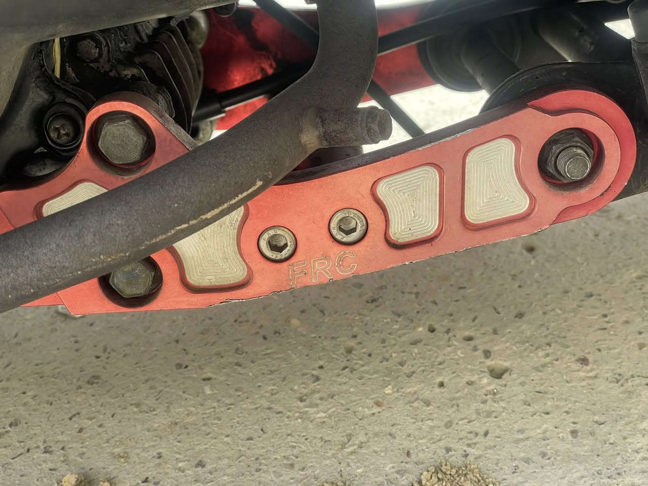 سلام عليكم دراجه بوليس لبارحه نازله من لرمبه موديل 2009دراجه عليها تزويد اصلي صدر امامي و دبل خلفي و شيال و وياله دراجه لبارحه نزلت من لحاويه بعدها مماشيه شوفت عينك ختم واحد ويه لمكينه للتواصل***********
