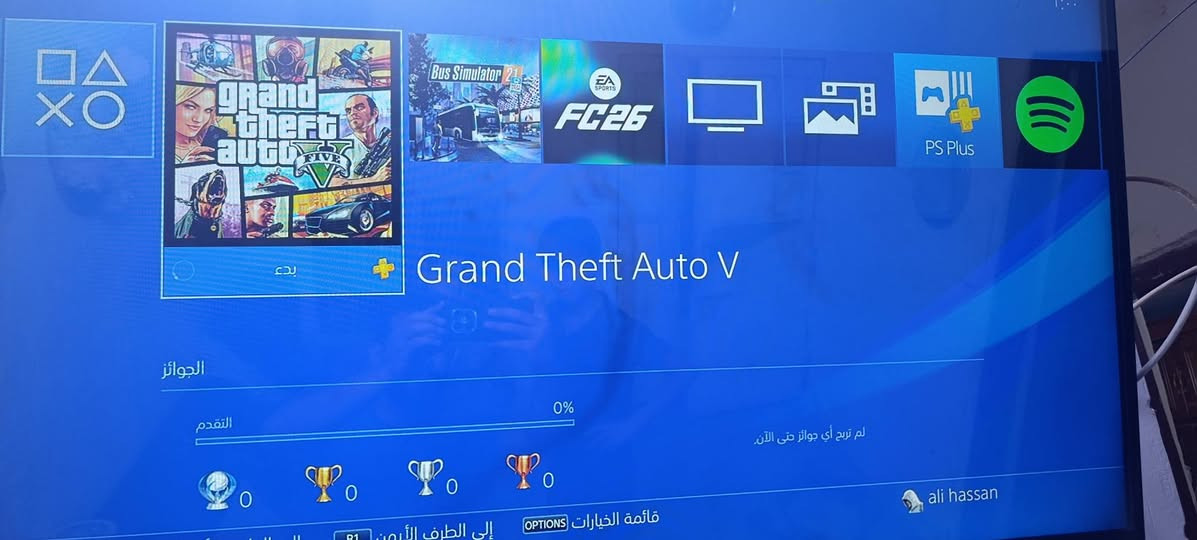 سلام عليكم
بلي فور سلم استخدام قليل  لا مفتوح ولا مصلح ولا بي عطل  
 بي ٣ لعبات  فيفا  جتي اي  وباصات بي مكتبة تحتوي على عدد من الالعاب تكدر تنزل العبة الي تعجبك  ملحقاته كاملة  كارتونه  جوستكات ٢
السعر   230  وبي محال قليل 
مكاني كربلاء حي العامل 
***********
