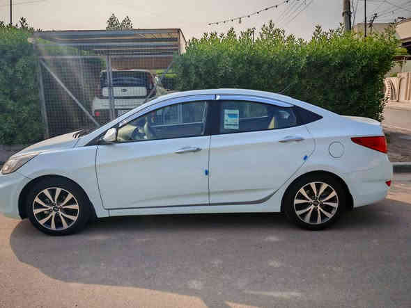 السلام عليكم 
اكسنت 2017 خليجي محرك 1600 باسمي السنويه
(ماشيه 53) قابل للزياده امانة الله اني موظف اديرلها بس محسن ومعتني بيها فقط مبدل دعامية امامية فقط فقط وصورة الدعامية القديمه موجوده بالصور 
الموصفات... 
محرك 1600 / اربعه دسك/ فتحة/ دبل جكمجه/شاشه اندرويد/حساس خلفي/ويل كروم 16/ دبل سويج/سبير مقدس مانازل/تخم تاير جديد/تحكم ستيرن/حتى كتلوك السياره موجود السعر 125 وبيها مجال بسيط 
***********
