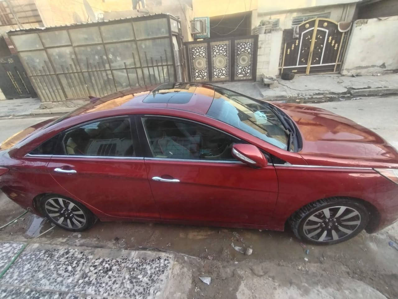 سلام عليكم 
سونتا موديل 2011 فول مواصفات وارد امريكي حادث باب صدر تخم تايرات جديد صدر نص عمر خلفي ومامي كير مكينه مكفول  سنويه بسمي *********** سعر105بيه مجال
