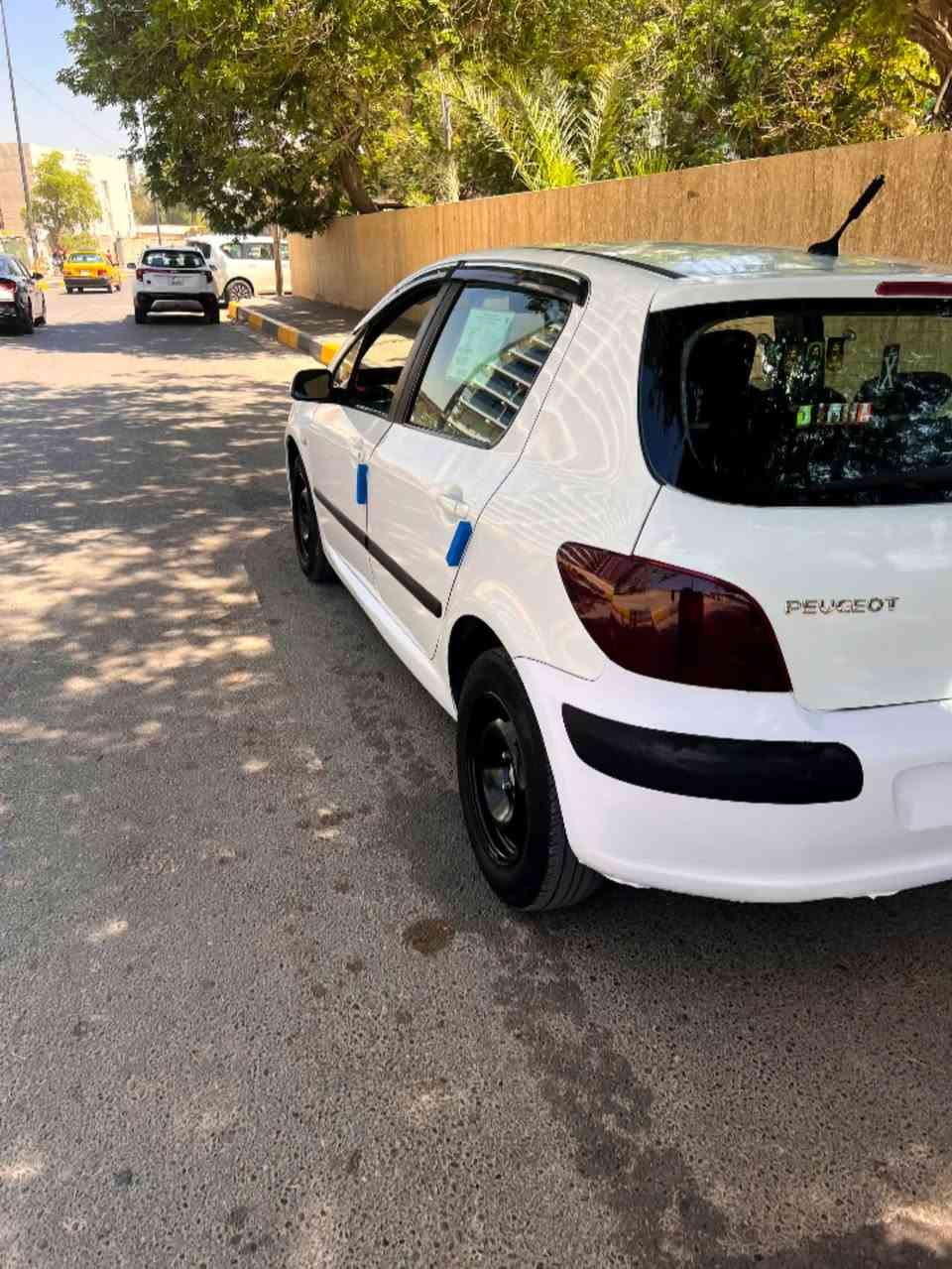 بيجو 307 فرنسي 
رقم بغداد نكليزي 

محرك ✅
كير✅
تبريد✅
دوشمة داخلية✅
تخم تاير✅
سيارة حلوة اقتصادية 
سعر55$
للاستفسار 
***********
