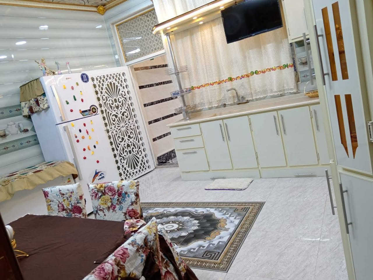 فرصه استثمارية تجارية /بنايه تجارية للبيع طابو سند مساحه290  حي النفط مجاور بلديه الدجيل /شارع ٢٠ متر/مكونه من ٥ محلات و شقه عدد ١ /ودار سكن قاطين/٤غرف نوم /استقبال ساحه درج مطبخ حار بارد مناور/صحيات ٣/بناء طابوك /سيراميك ارضيه وجدران/ كافه الخدمات/سعر ٣٥٠ مليون/ بي مجال للتفاوض الاستفسار الاتصال مكتب الشهم للوساطة العقارية الدجيل/***********
