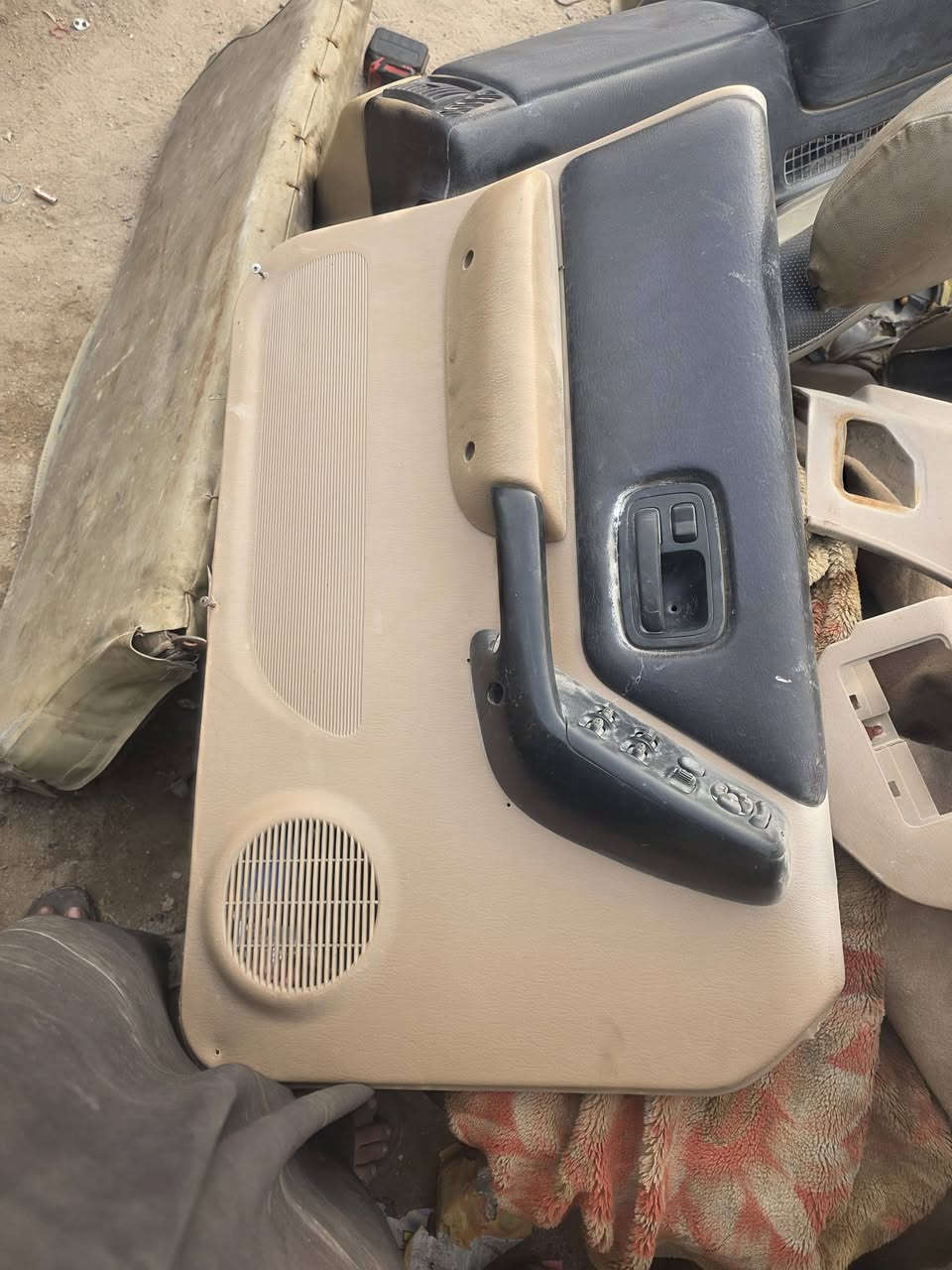 قرفه جيب شاروكي ٢٠٠٠ البيع
***********
