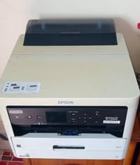 طابعة ايبسون 5290 دقتها جيده جدا ملغية الشرائح والفضله يعني بعد ماتصفر...