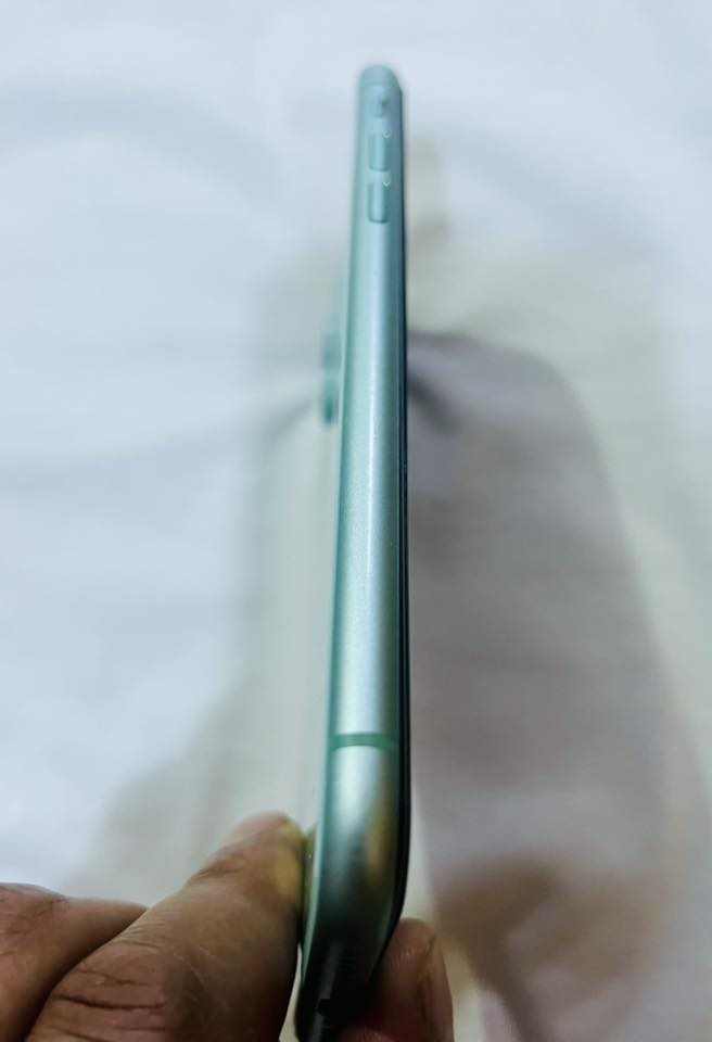 السلام عليكم ورحمة الله وبركاته
اي فون 11عادي وتر وتر وتر 
128 كيكا 
صحة البطارية 88🔋
السعر 290 الف 
 للاستفسار *********** 
مكاني بغداد الرصافة
