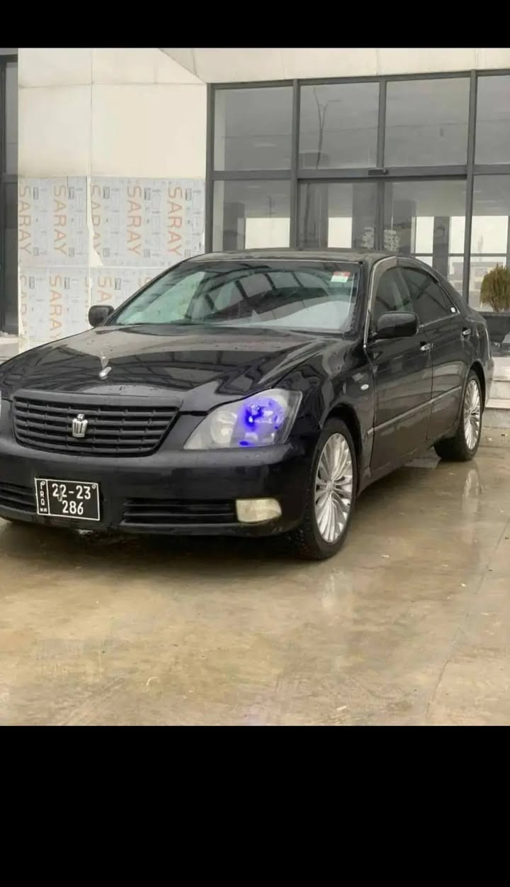 شاهینە 2006 بڕاوە
سعری 42گەڵا 
بڕاوە 
گەورە بەبچوکی بەسمە ڕەساسی 
ناو ڕەساسی  
گێڕو مەکنەی بەشەرتی فیتەرو 
تەقەو ڕەقە چرکەی تیا نیە 
تەبریت ساردوو گەرمی بەشەرت 
برێکی بەسراوە 
جامی پێشوو دوا هەڵ گیراوە 
داعمو لێداراو قرچیشی نیە 
سەقفی شەپۆلو چاڵی هەیە 
سەقفوو کەڤەرو شەنسی بەشەرت 
سەیارەکە  شوێن مووسەکانی جوان نیە ئەبێ بۆیاخ بکرێتۆ 
تایەو ویلیشی کراوەتۆ بەبیلاد ڕۆیاڵ  
وەکو ڕەسمەکان جوان نیە 
***********
وەتس ئاپو ڤایبەری لەسەرە 
شوێن هەڵەبجە 
گۆڕینەوەش ئەکەم
