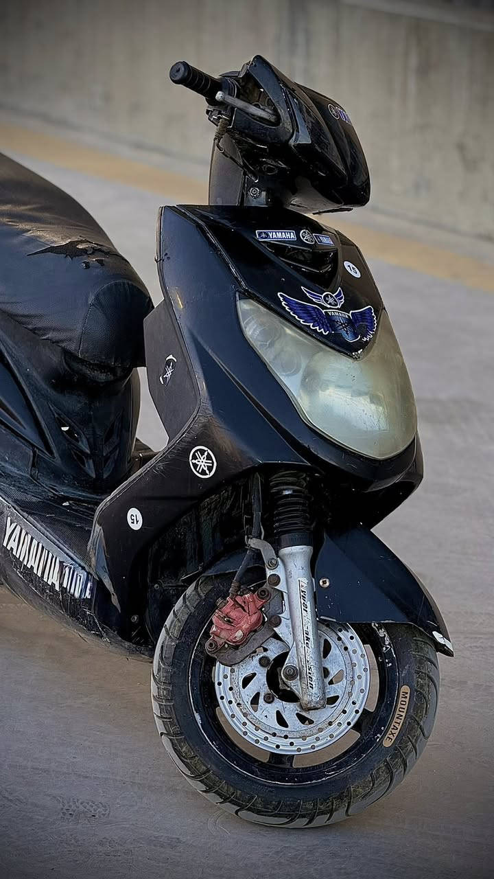 السلام عليكم. سكنس فحل كابريتر للبيع دراجة كلش نظيفة شلعه ومعدل حلوة مناقصها اي شي كهربائيات كلها شغال عليها ادامة كاملة قبل يومية كابريتر جديد باتري جديد سلف جديد دهن جديد بلك جديد دارجة صارف عليها كومة تجي تشغل وتطلع نظافة الكفرات٩٠٪؜ السعر المطلوب ٥٥٠ 
مكاني بغداد المنصور بوابة العراق رقمي ***********
