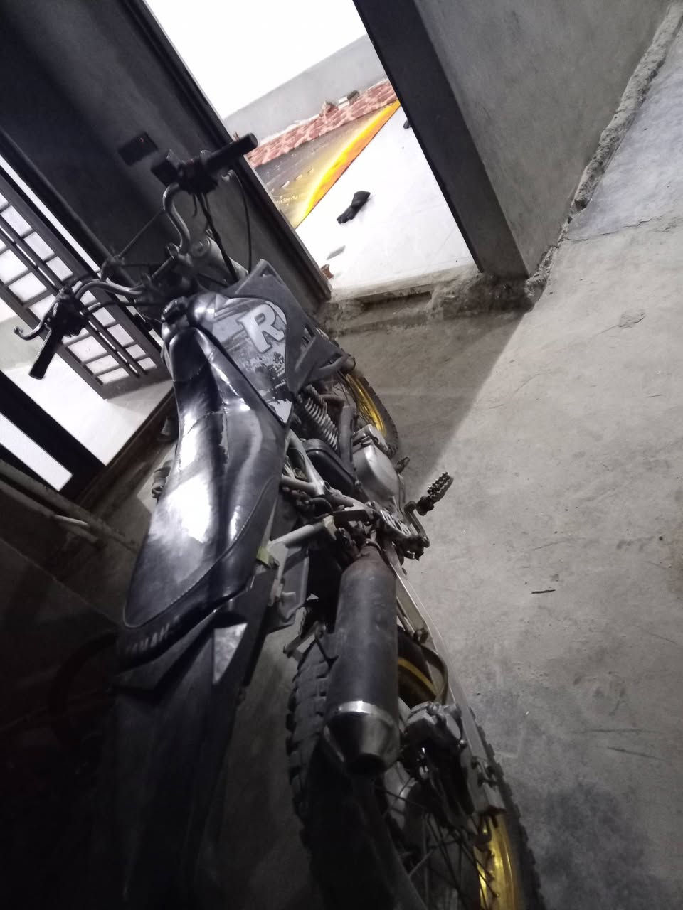 سلام عليكم دراجة قفاز للبيع مكينة 250 سيسي موديل 18 اوراق
العنوان / كربلاء 
السعر / 500 الف وبيه مجال 
رقم التواصل / ***********
