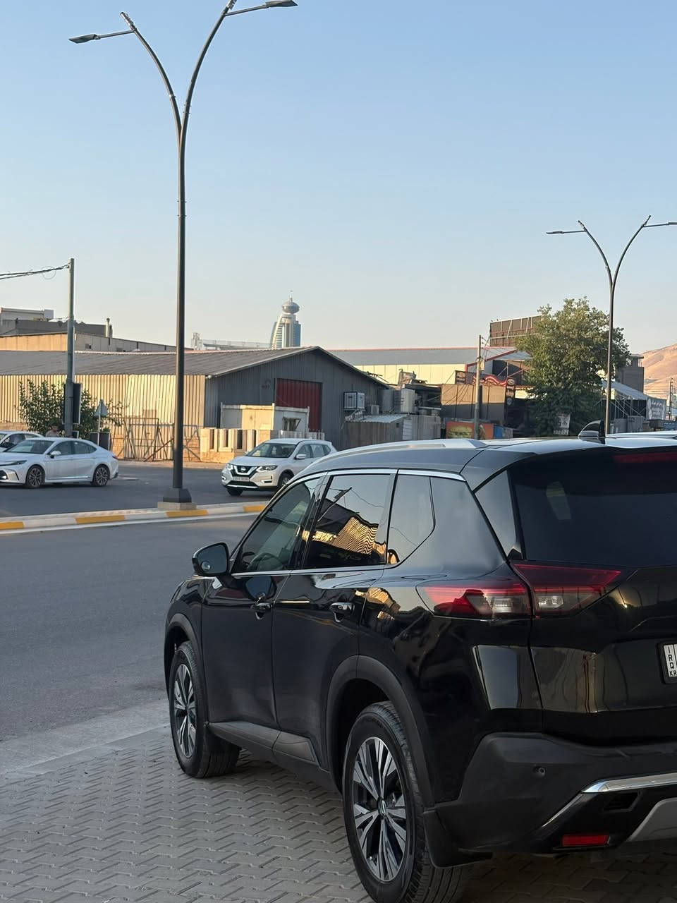 نيسان رؤگ ٢٠٢١ ٤پستؤن بئ ايرباگ بي ناوگرتن پيشو دوا كه پس ٣ پارچه ي كليري امريكايه ٢ په له ساردي هه يه svplus پانؤراما كوشن هيته ر سوكان هيته ر نيو كوشن جلد راداري پيشو دوا لايت LED سنوق شه فت ده رگا به سمه هتدددد.٤پستؤنه سعري ١٧٨$مه جال ***********
