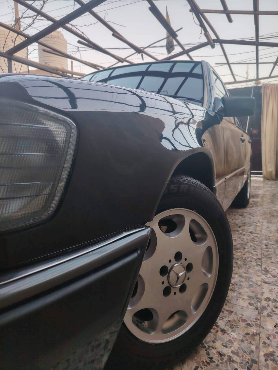 سلام عليكم مارسدس دب.... 
حجم 300E  محرك وكير محور ففتي جدد تبريد شغال ثلج رقم انبار انكليزي هزه جديده تحويل مباشر  حداديه جديده الخلفي والامامي تراي ونعومه تخبل تخم تاير جديد كهربائيات شغاله جام كهربائي شغال سنتر لوك شغال داخل جديد مخمل  سياره مصبوغه جماليه بدون ظربه ولاخياس  قواعد بلاديه  سباره جاهزه مابيه نقص السعر  58 وبيه مجال قليل مكاني كربلاء للاتصال ***********
