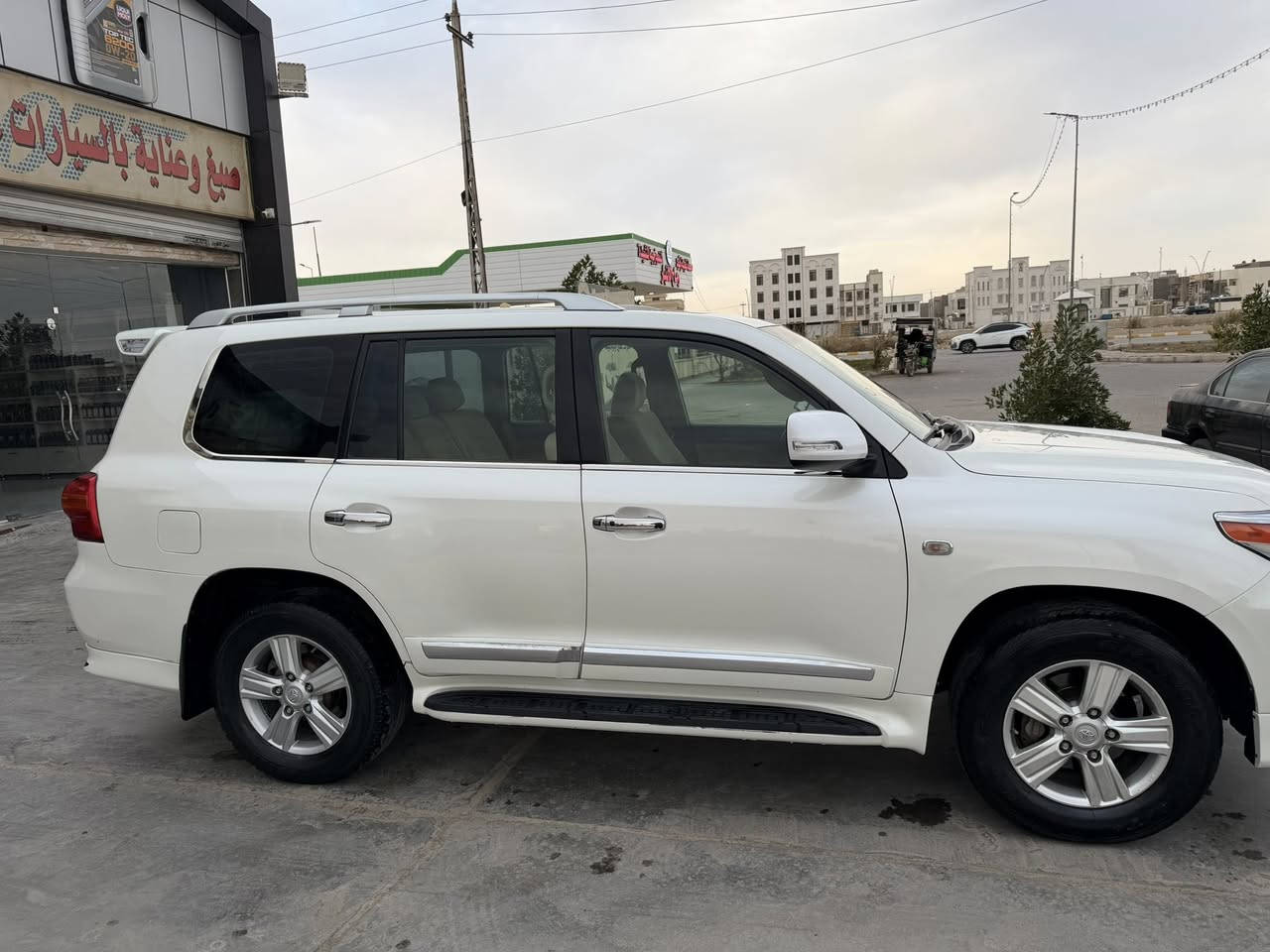 السلام عليكم
لاندكروز

موديل 2010 
Gxr

سته سلندر فول

باب فقط صبغ

السعر 305 بيها مجال

*********** زيد الجبوري
