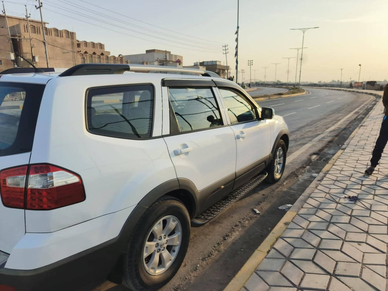 السلام عليكم البيع 2013 موهافي رقم بغداد الاتصال على الرقم ***********
